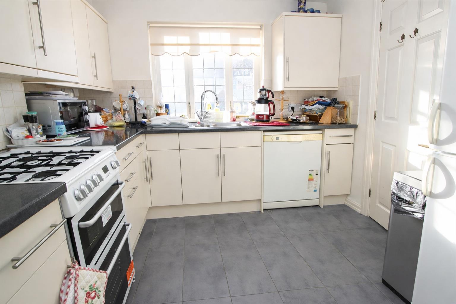 3 bed property in Salisbury Road, Carshalton